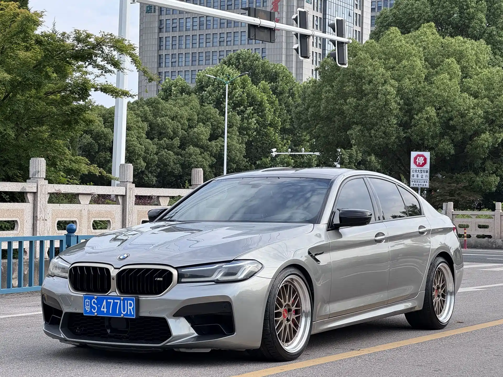 صورة 1 - BMW M5