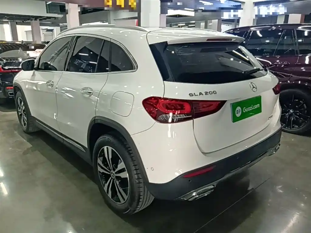 MERCEDES-BENZ GLA
