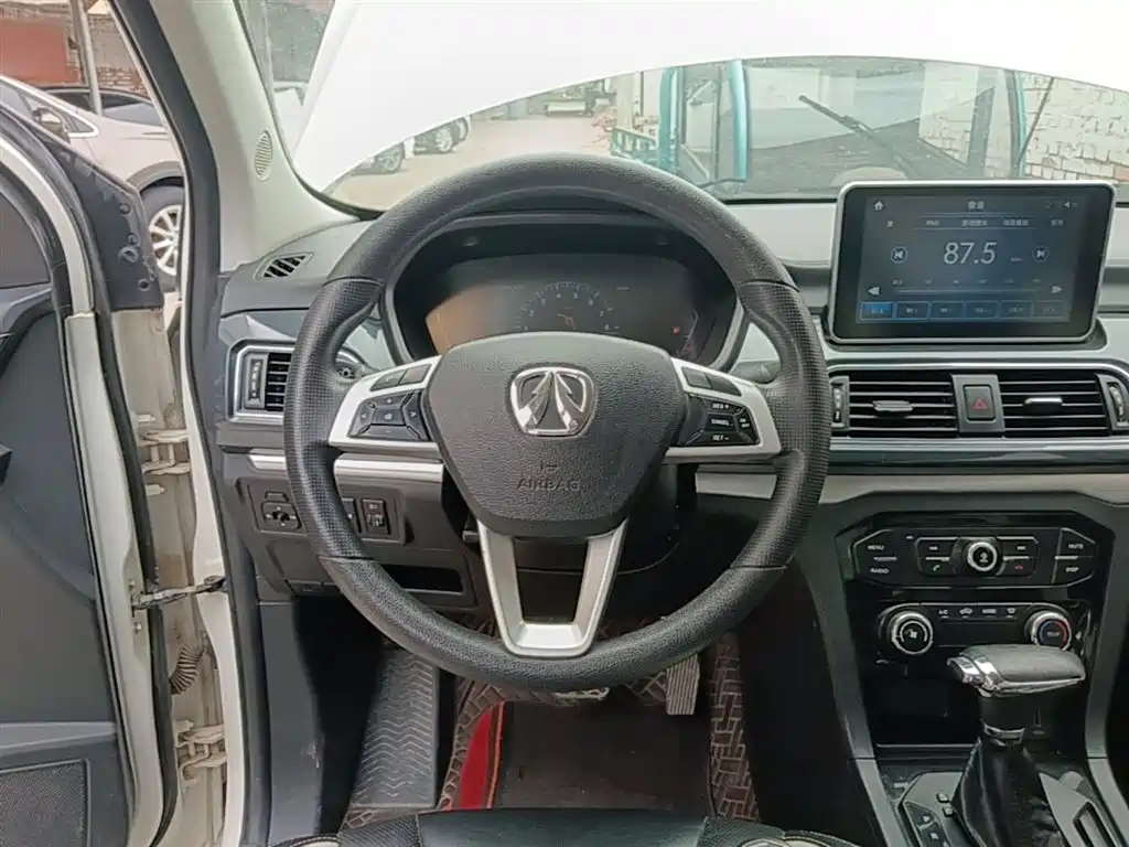 BAIC Weiwang BAW Weiwang M60 2019 2017 1.5T CVT King Edition
