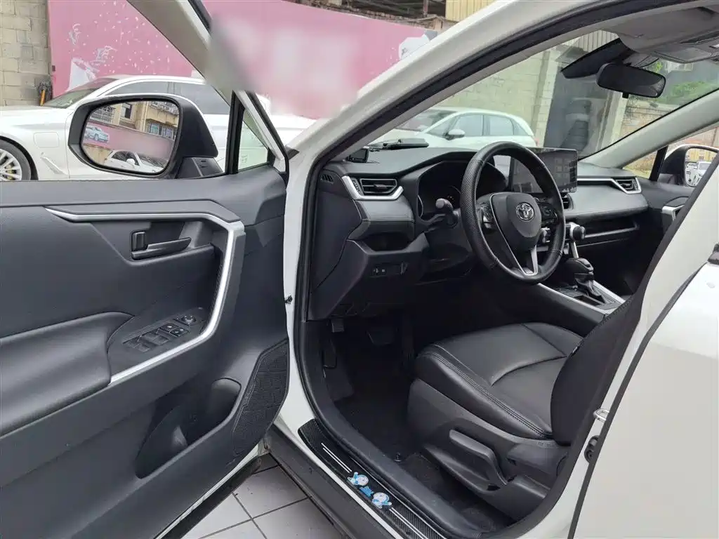Toyota RAV4 Rongfang 2020 2.0L CVT 2WD Urban Edition фото 12