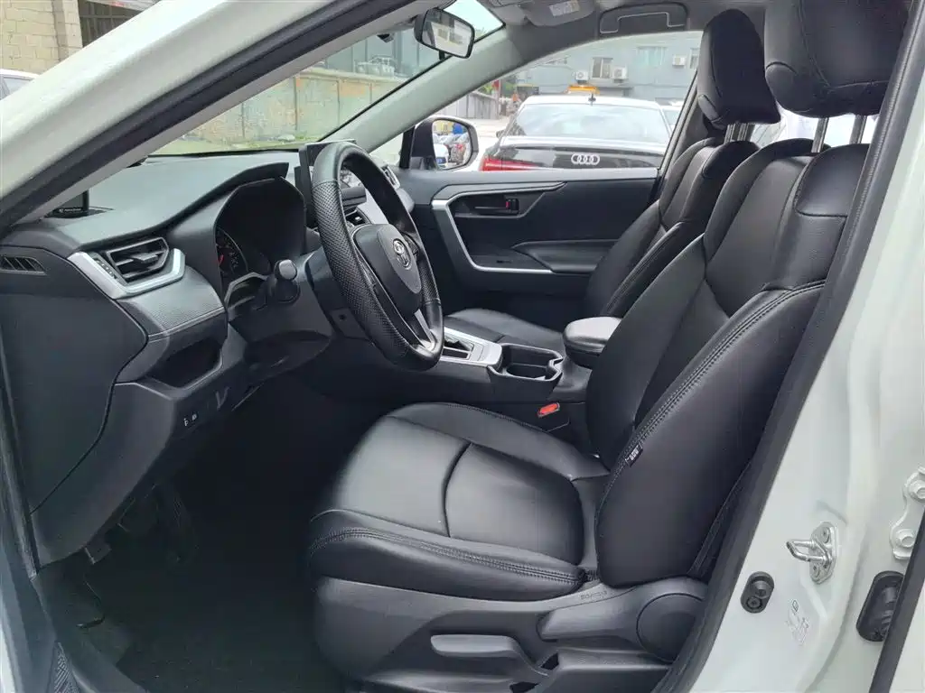 Toyota RAV4 Rongfang 2020 2.0L CVT 2WD Urban Edition фото 11