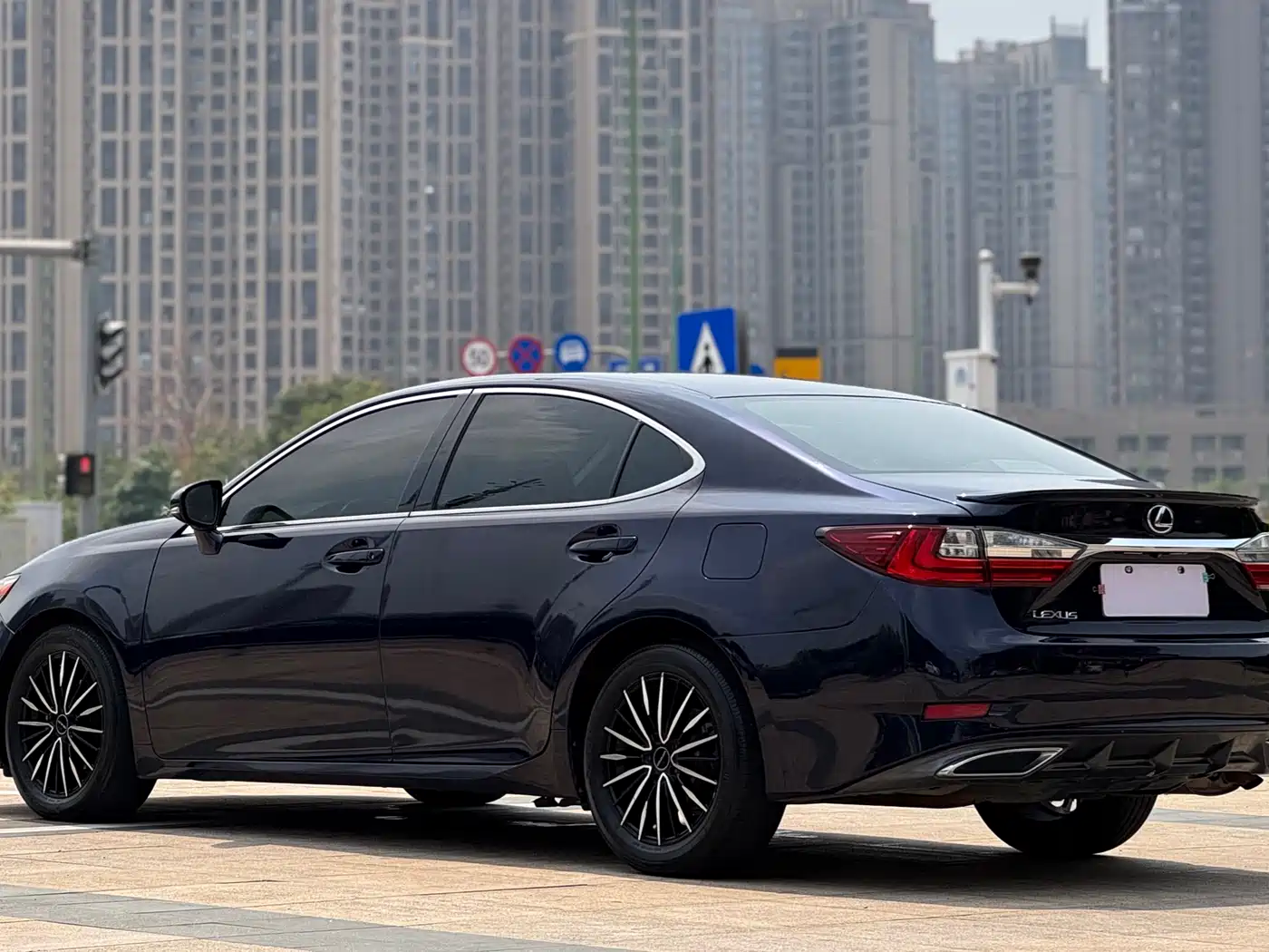 Lexus ES 2015 200 Elite Edition фото 10