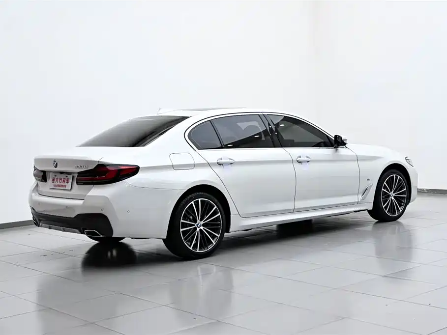 BMW 5 Series 2023 530Li Leading M Sport Package фото 7
