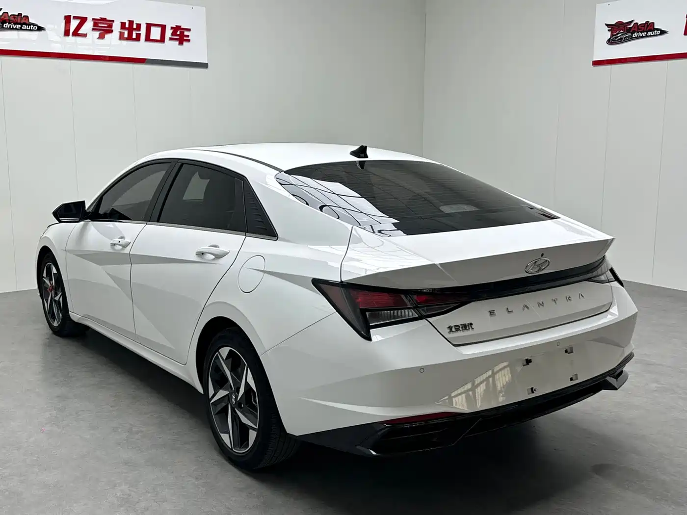 Hyundai Elantra 2023 1.5L CVT GLX Elite Edition фото 15
