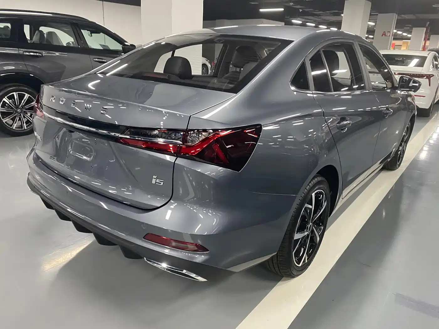 Фото 14 - Roewe i5