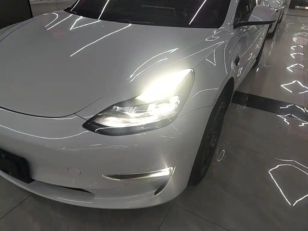Фото 24 - Tesla Model 3