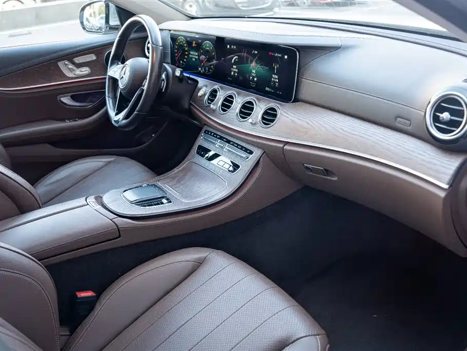 Mercedes-Benz E-Class 2023 E 300 L Fashion фото 11