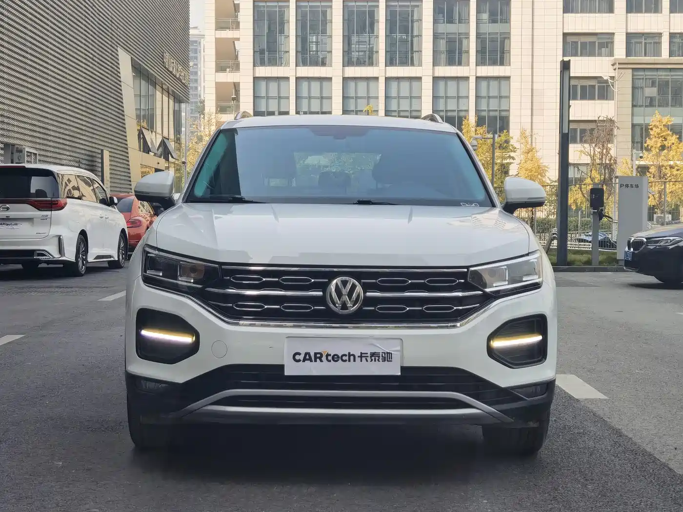 Volkswagen Tayron 2022 330TSI 2WD Luxury Smart Connect Plus фото 2