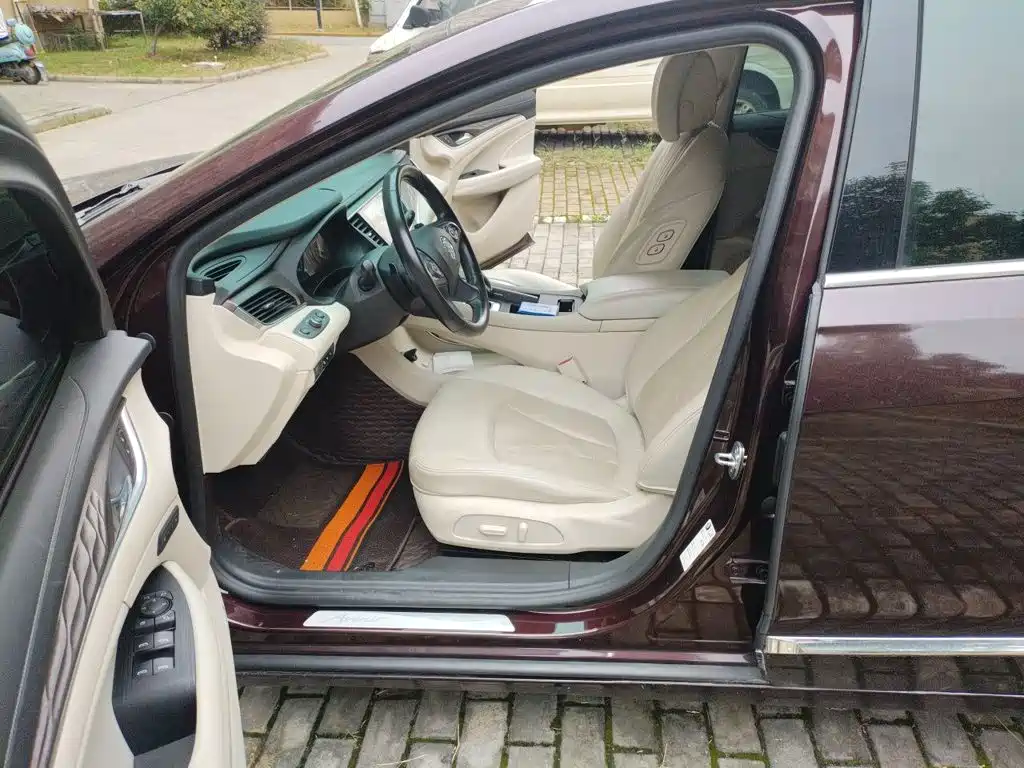 Фото 12 - Buick LaCrosse