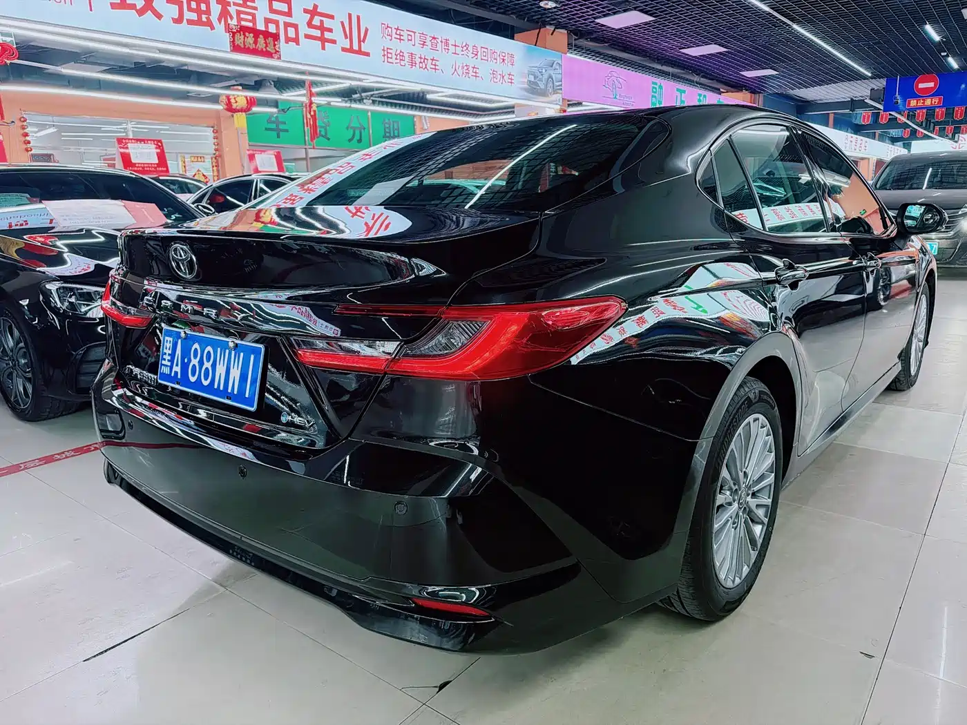 Toyota Camry 2024 Hybrid 2.0HE Elite Edition фото 4