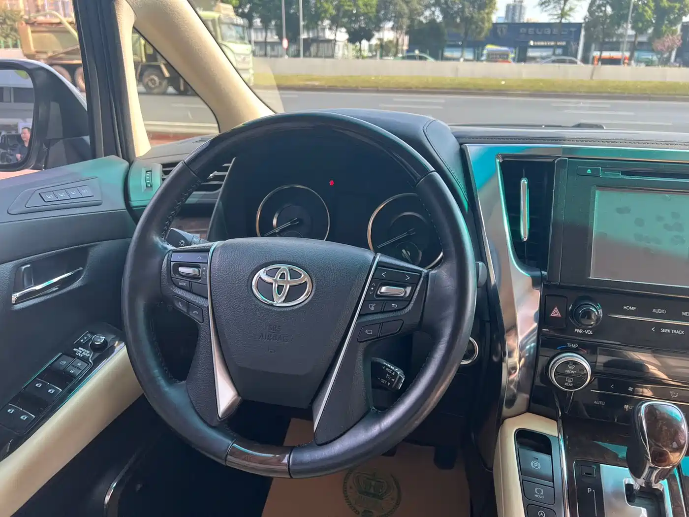 Toyota Alphard 2018 3.5L Luxury фото 5