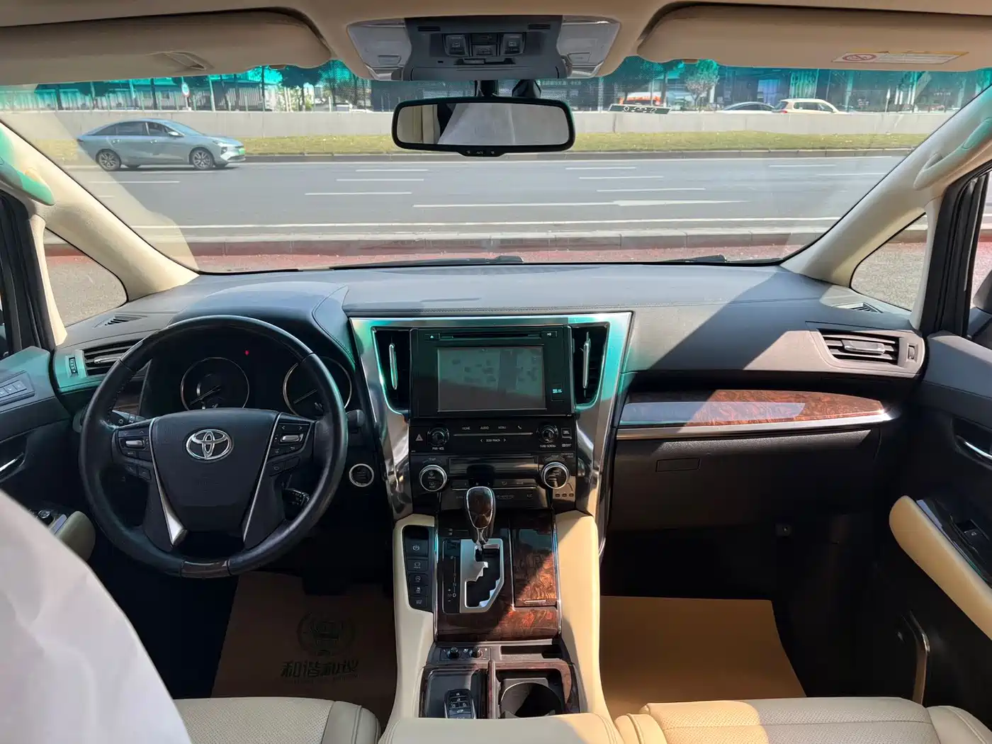 Toyota Alphard 2018 3.5L Luxury фото 6