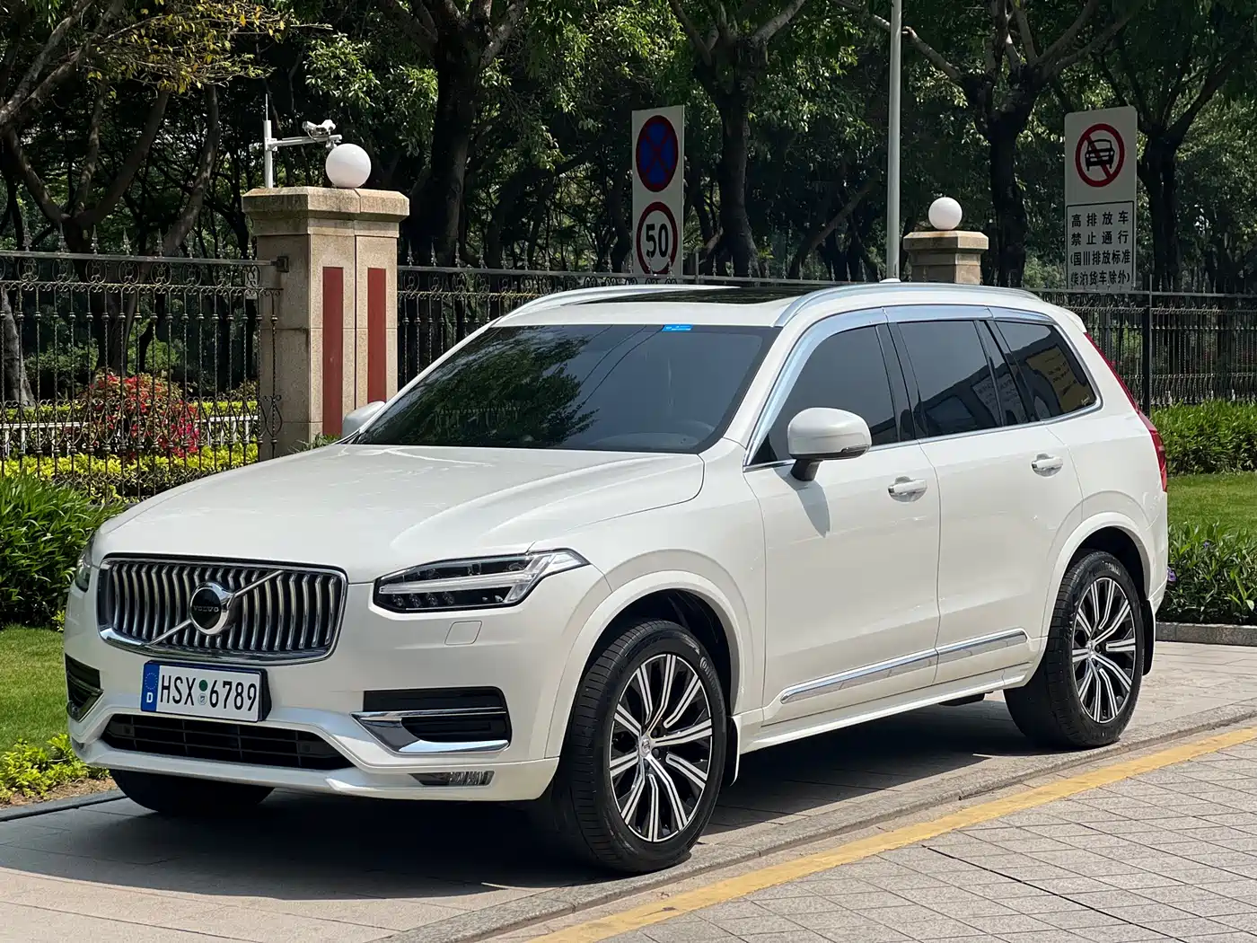 VOLVO XC90