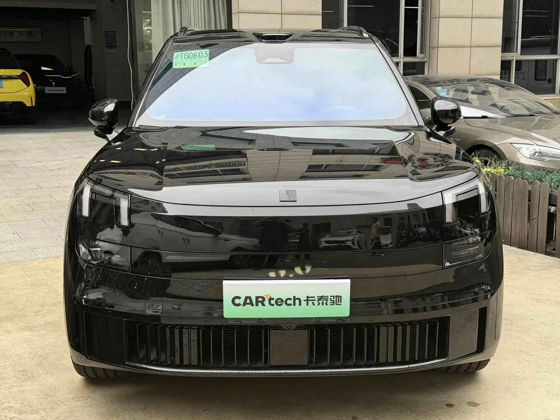 Фото 2 - Lynk & Co 900
