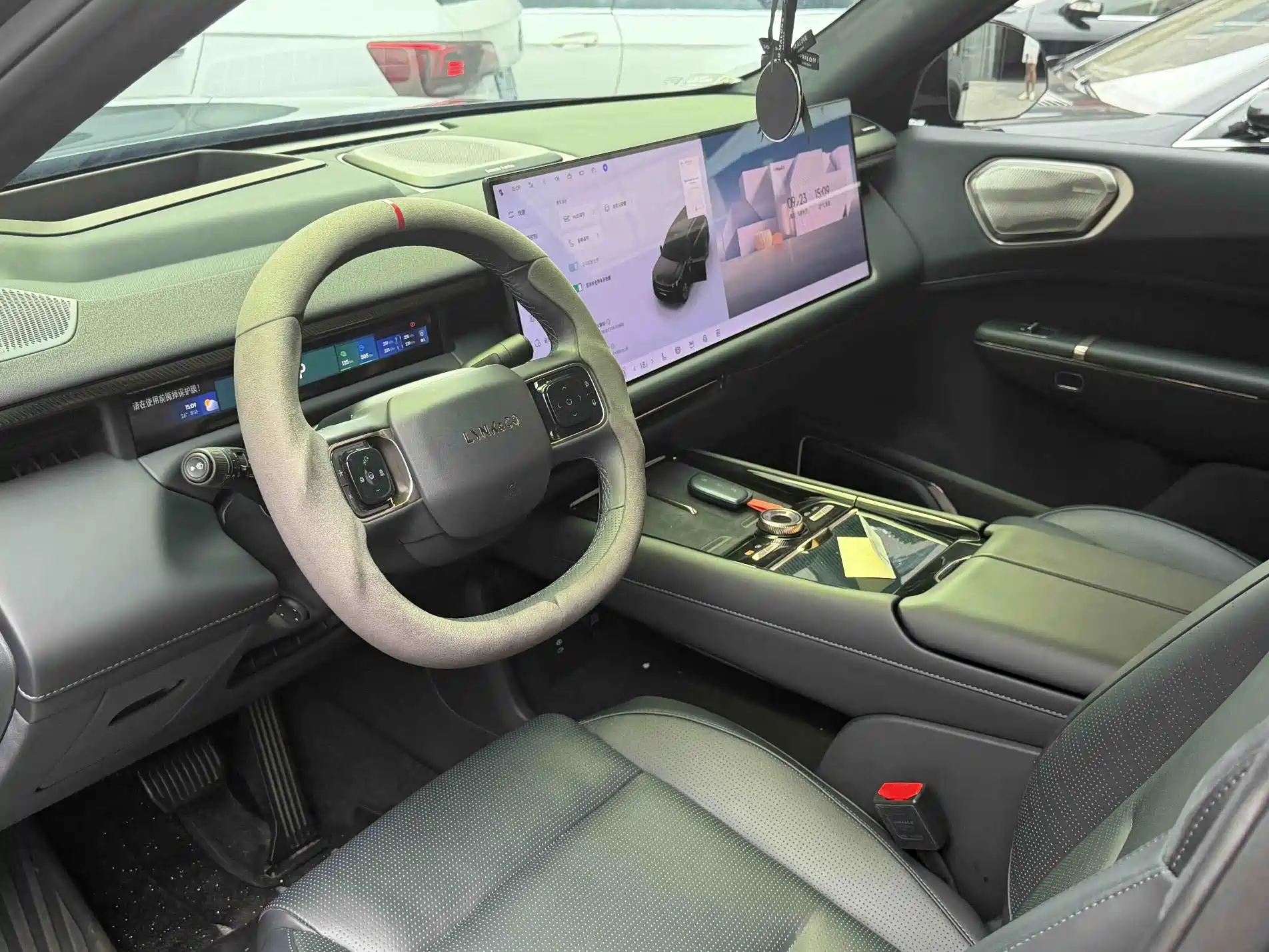 Фото 8 - Lynk & Co 900
