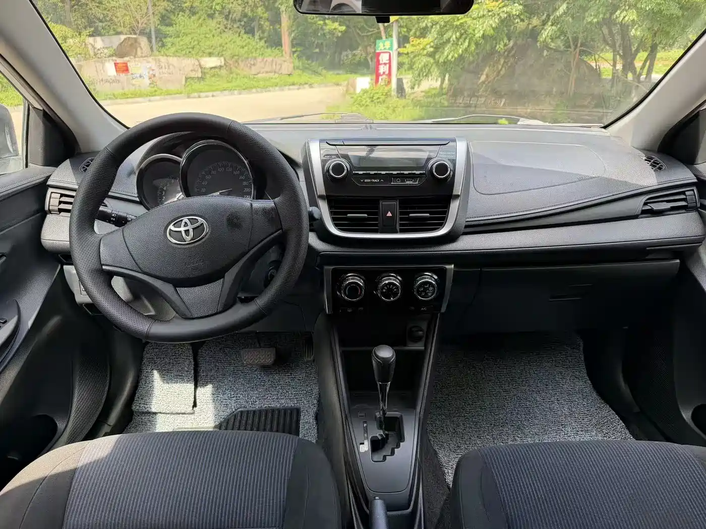 Toyota YARiS L Zhi Xuan 2016 Facelift 1.5E CVT Charming Edition фото 6
