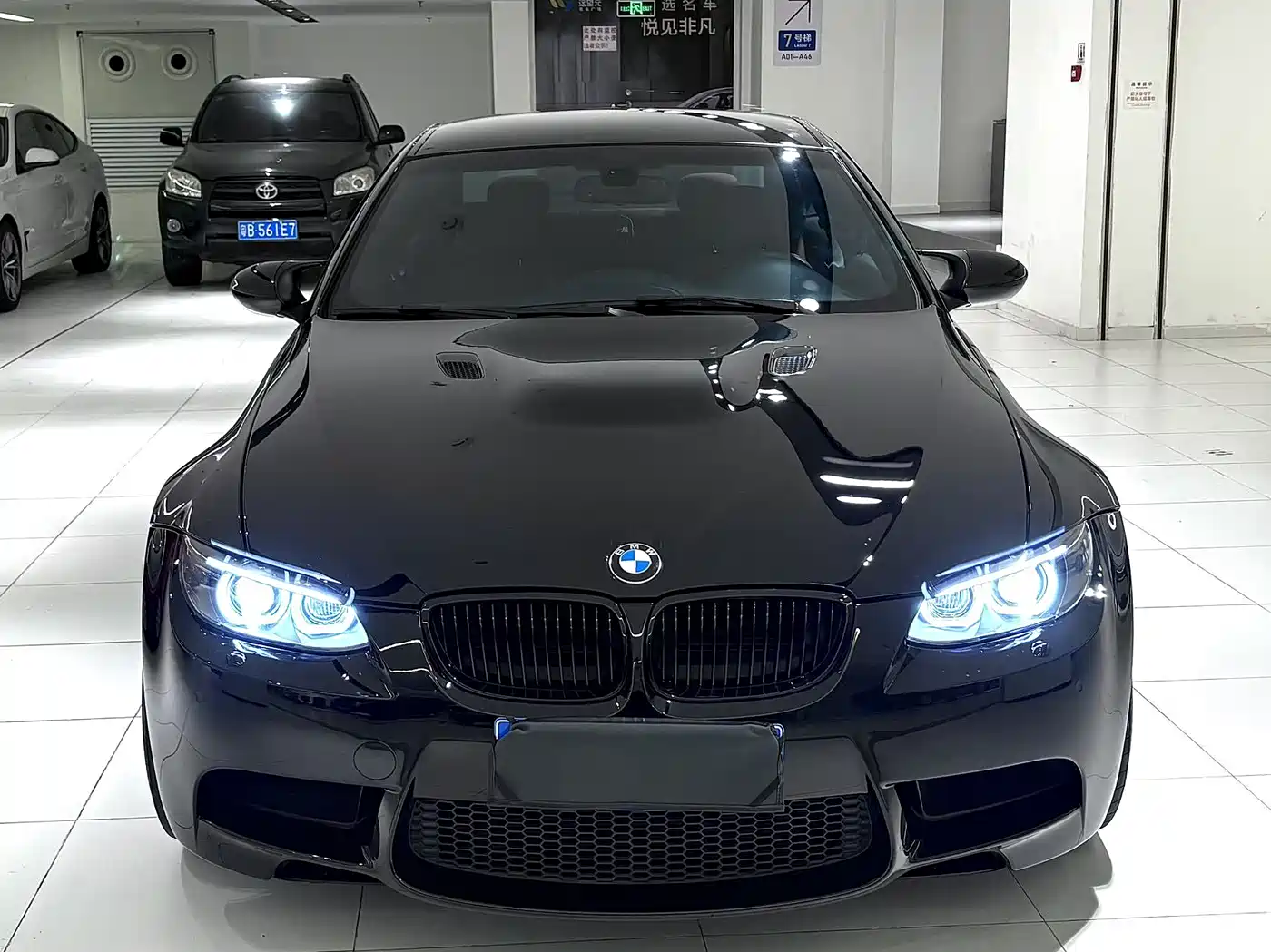 BMW M3 2011 M3 Coupe Carbon Fiber Roof Edition фото 2