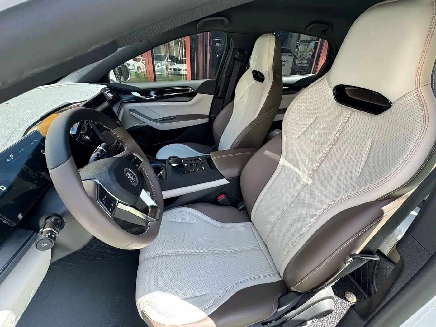 BYD Qin PLUS 2024 Glory Edition DM-i 55KM Leading фото 16