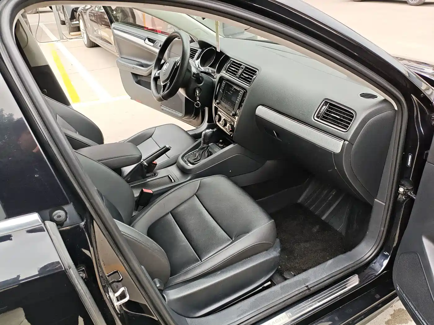 Volkswagen Sagitar 2015 230TSI Automatic Comfort фото 12