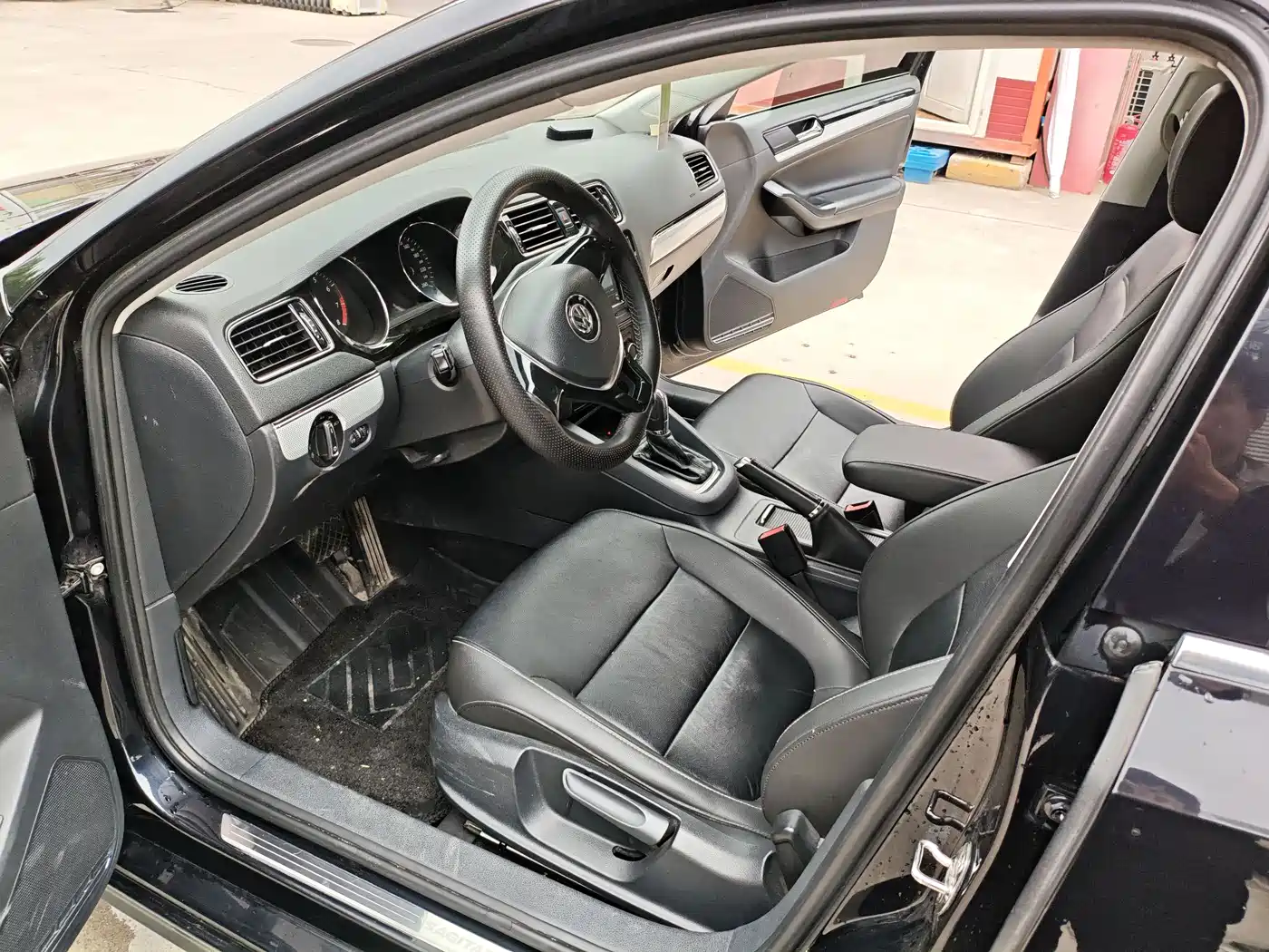 Volkswagen Sagitar 2015 230TSI Automatic Comfort фото 7