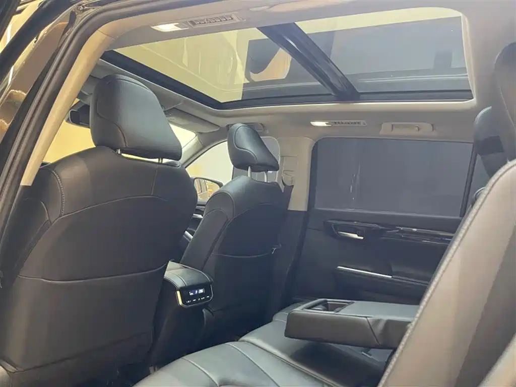 Toyota Highlander 2023 2.5L Smart Hybrid Dual Engine AWD Premium 7-Seater фото 20