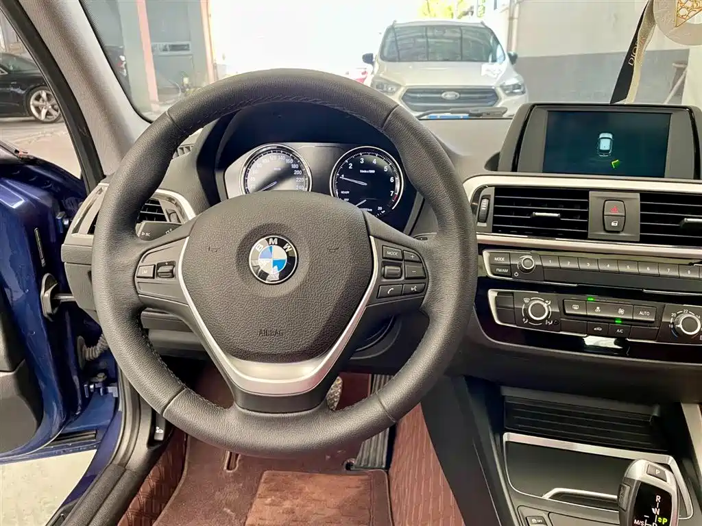 BMW 1 Series (Import) 2018 118i Leading фото 11