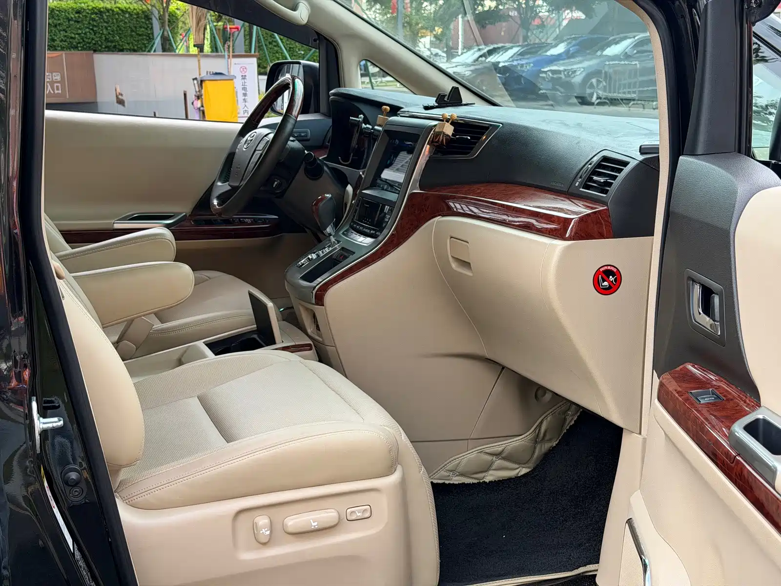 Фото 7 - Toyota Alphard