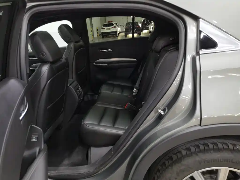 Photo 15 - Cadillac XT4