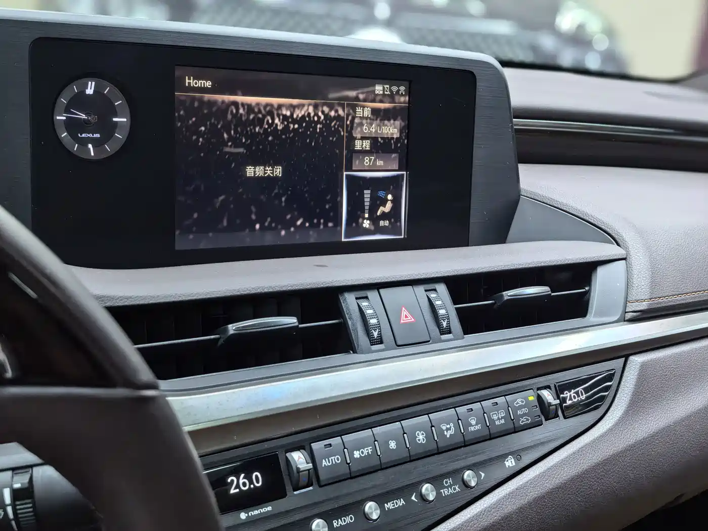 Фото 17 - Lexus ES