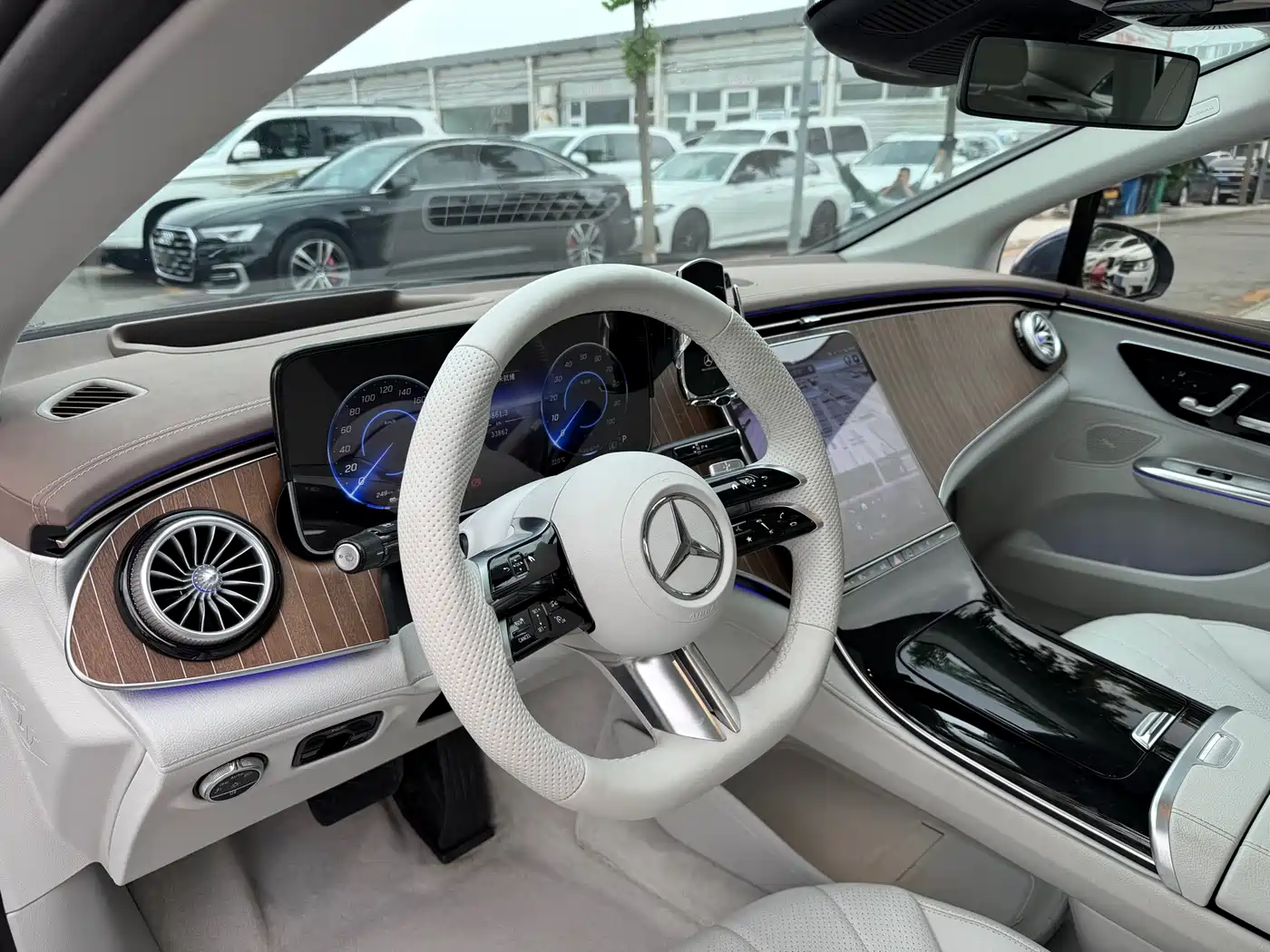 Mercedes-Benz EQE 2022 350 Luxury Edition фото 8