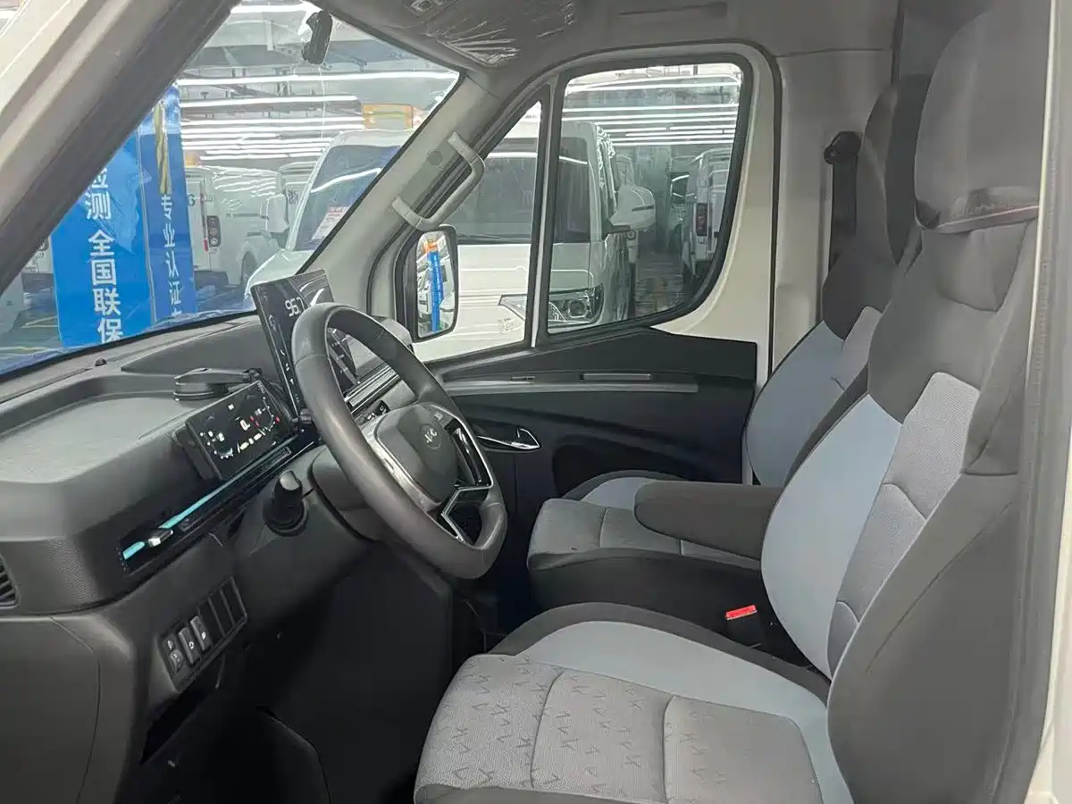 JAC Motors Van Boulevard 2024 2024 V8 Explorer Edition CATL