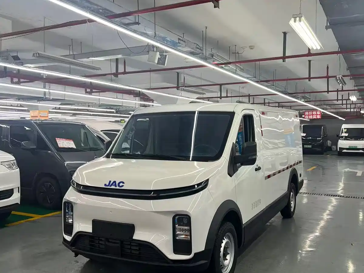 JAC Motors Van Boulevard 2024 2024 V8 Explorer Edition CATL