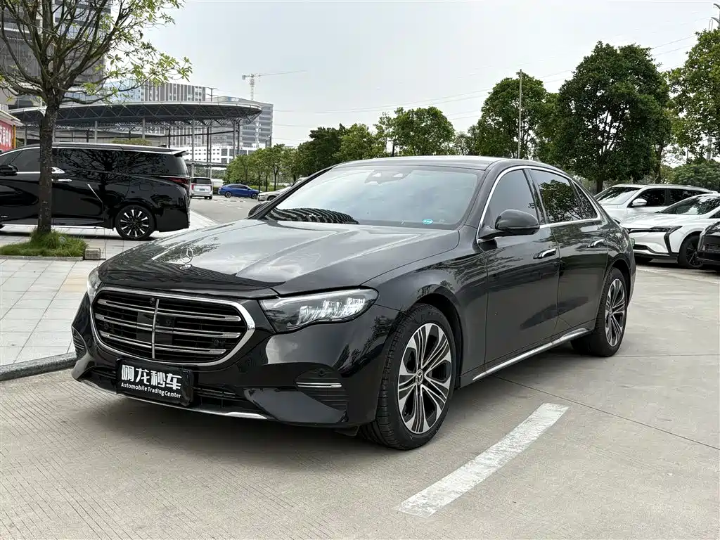 صورة 1 - Mercedes-Benz E-Class