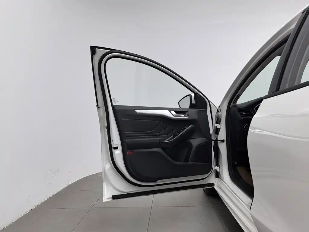 Фото 8 - Ford Focus