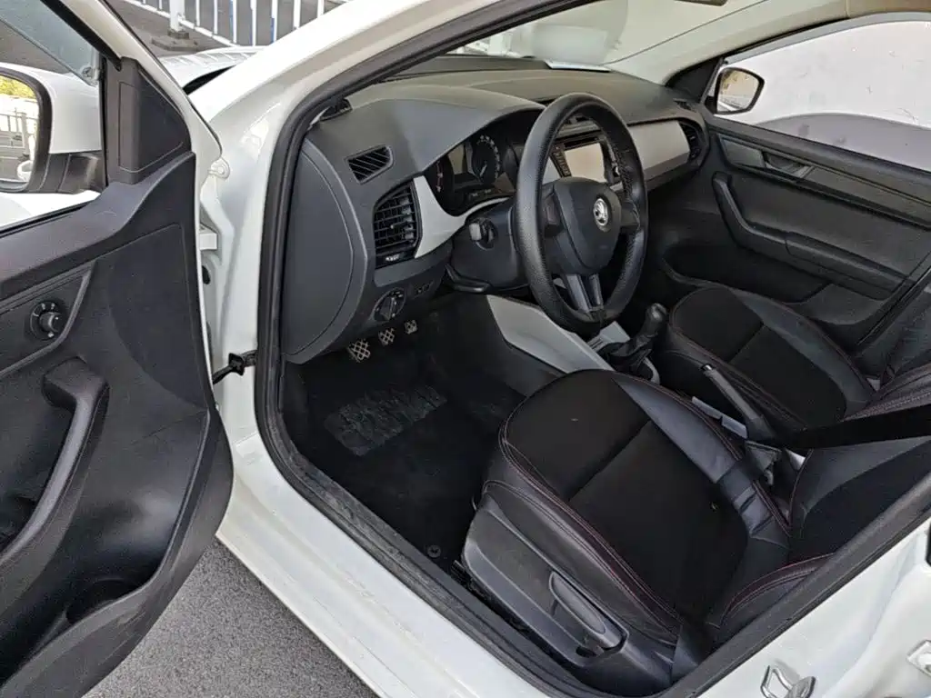 Škoda Fabia 2016 2015 1.4L Manual Advance Edition