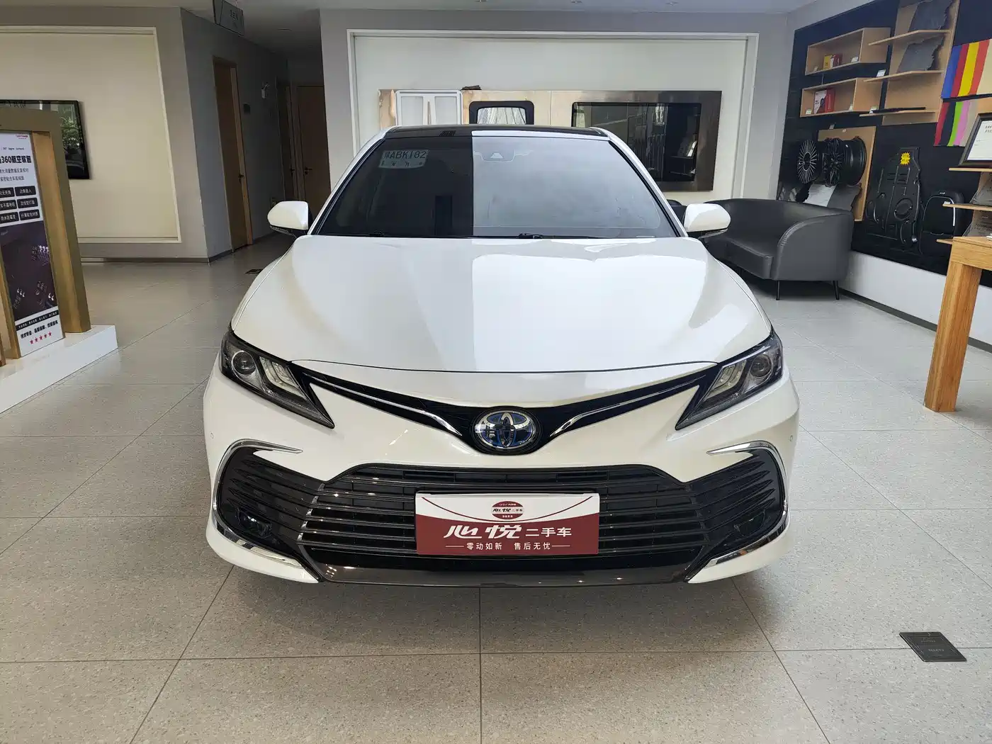 Toyota Camry 2021 Hybrid 2.5HG Luxury Edition фото 2