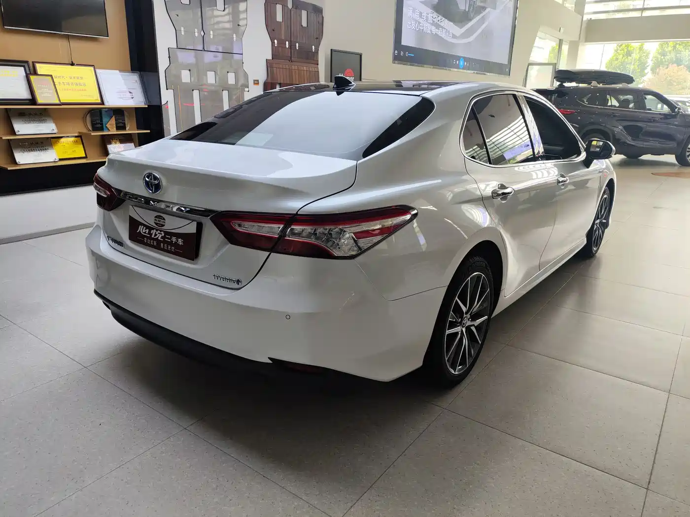 Toyota Camry 2021 Hybrid 2.5HG Luxury Edition фото 17
