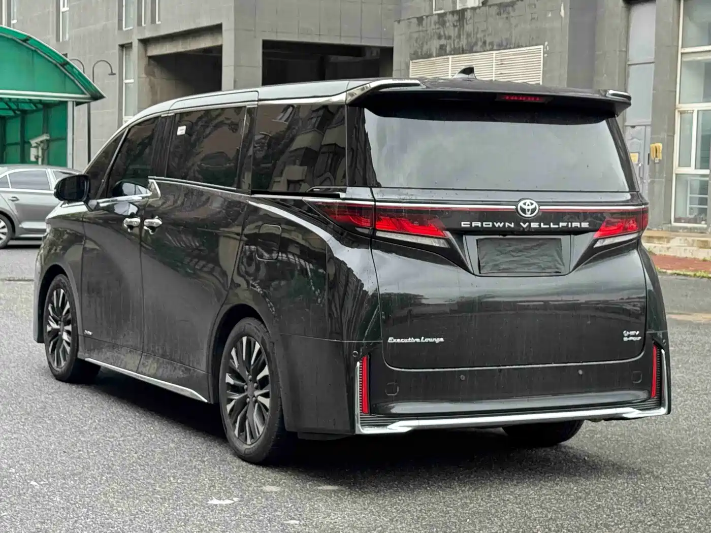 Toyota Vellfire 2024 Crown Hybrid 2.5L Executive Premium Edition фото 4