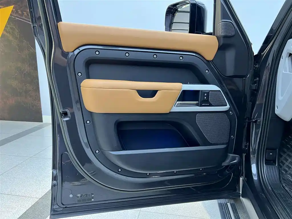 Land Rover Defender 2023 Facelift 110 3.0T P400 Dark Special Edition фото 22