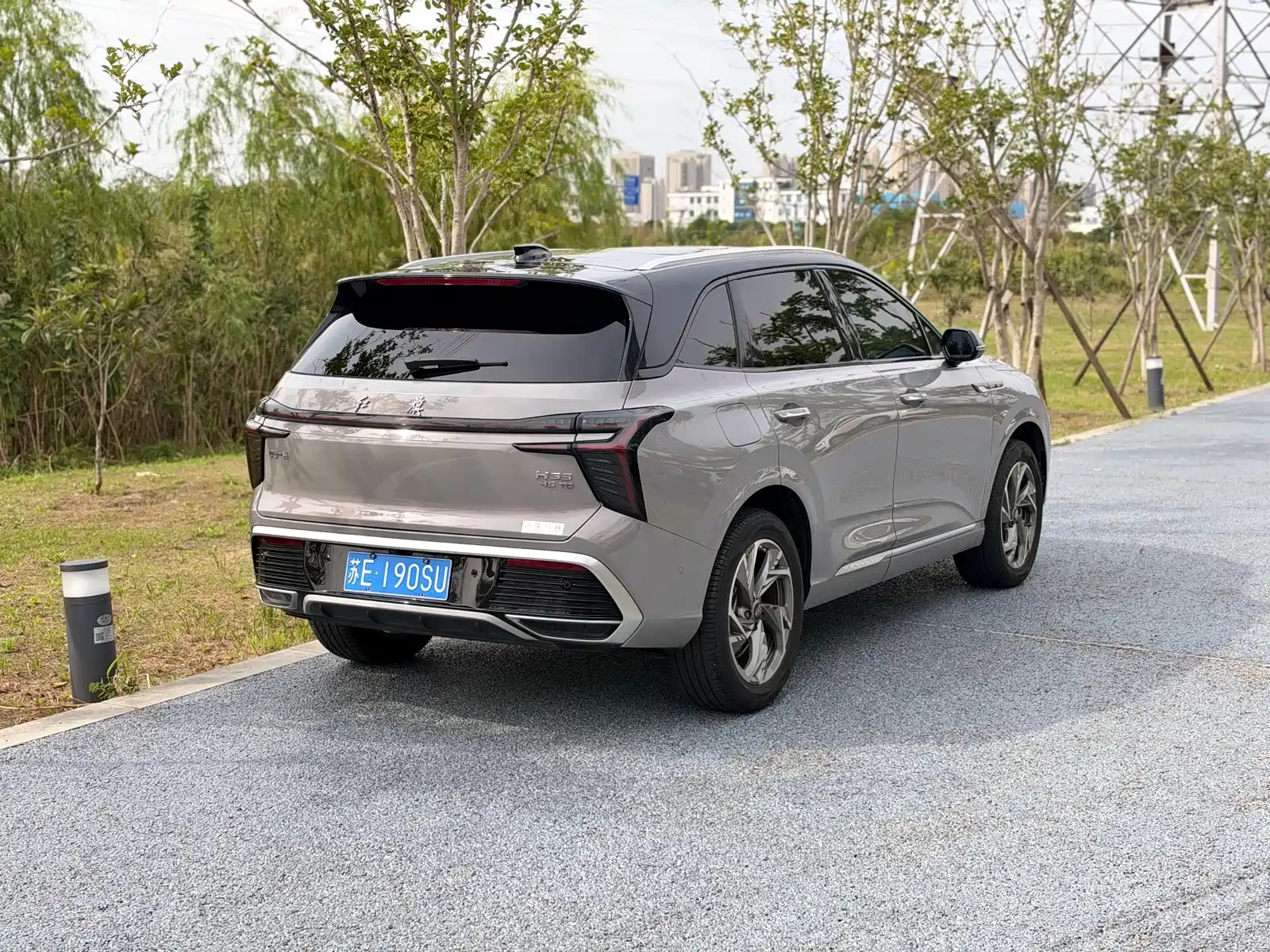 Photo 7 - Hongqi HS3