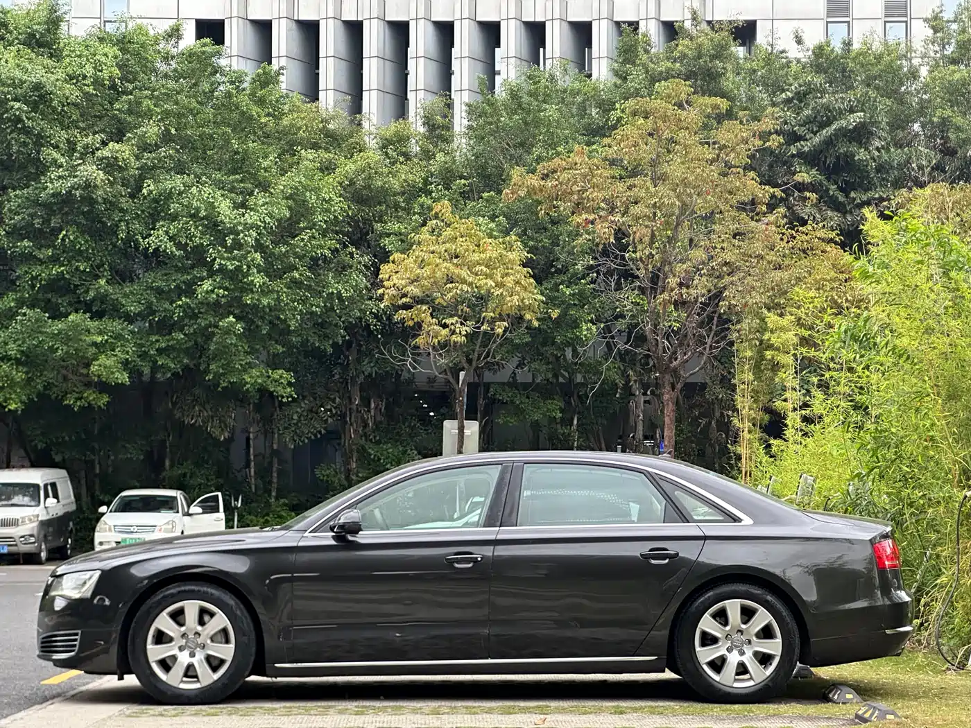 Audi A8 2013 A8L 45 TFSI quattro Comfort фото 7