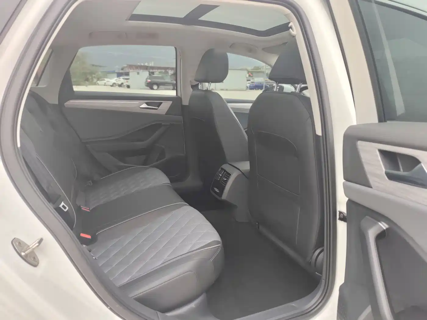Volkswagen Sagitar 2023 300TSI DSG Surpassing Edition фото 15