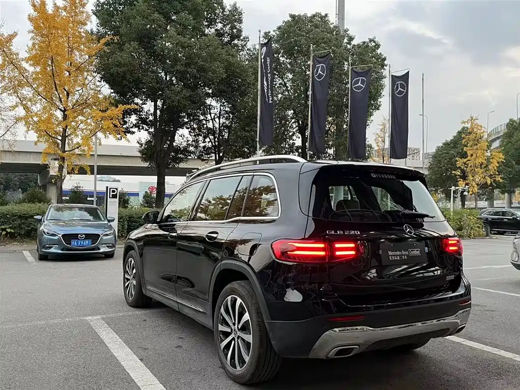 MERCEDES-BENZ GLB