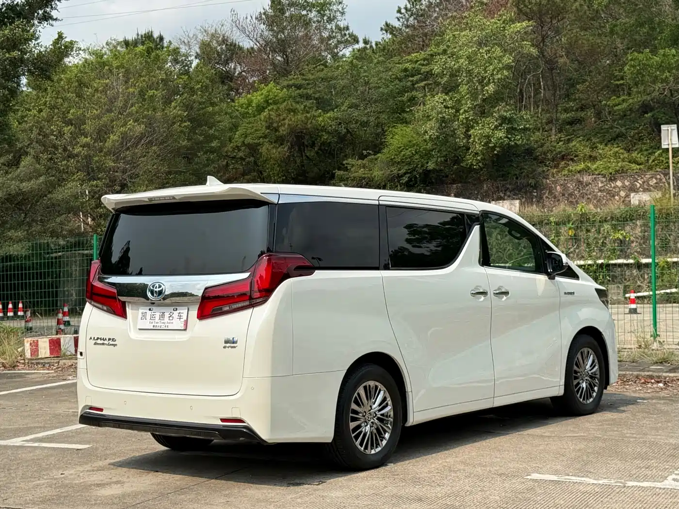 Toyota Alphard 2021 Hybrid 2.5L Premium фото 13