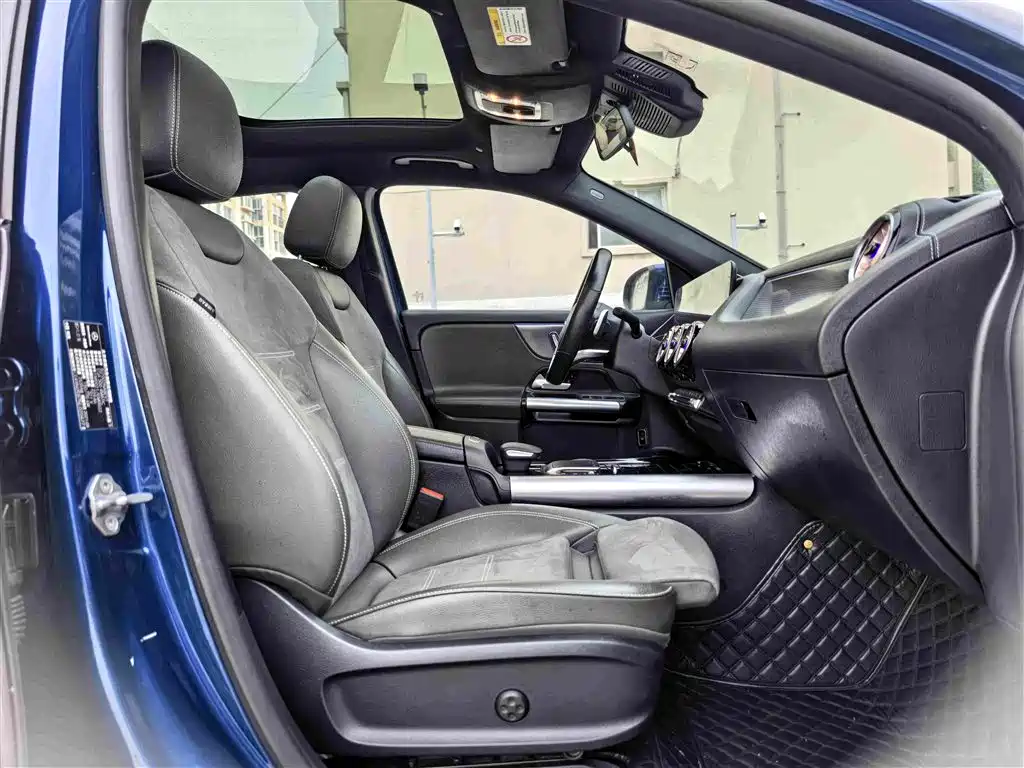 Photo 11 - Mercedes-Benz EQA