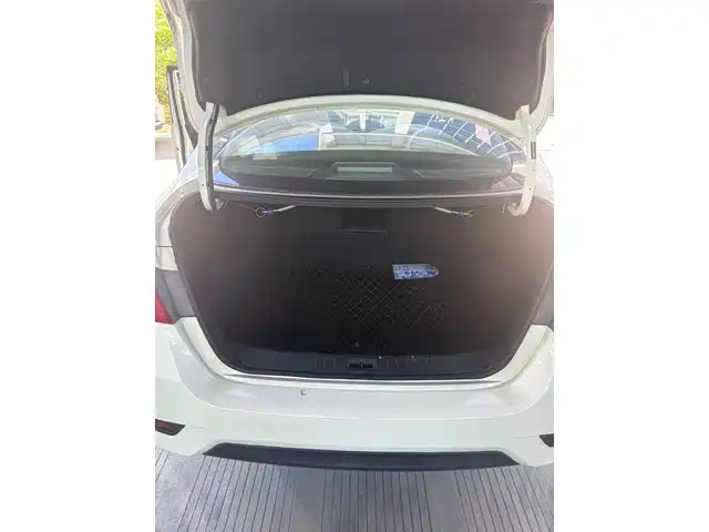 Nissan Sylphy 2018 1.6XV CVT Premium Edition — фото 4