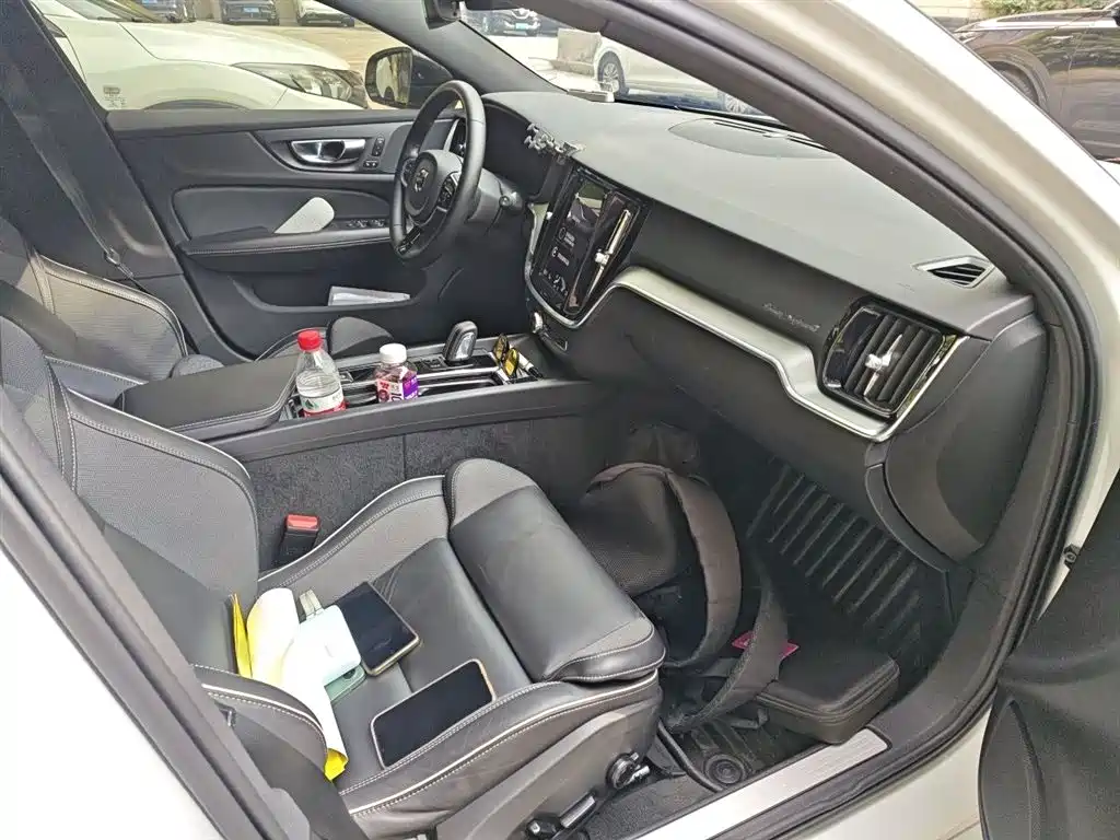 Фото 20 - Volvo V60
