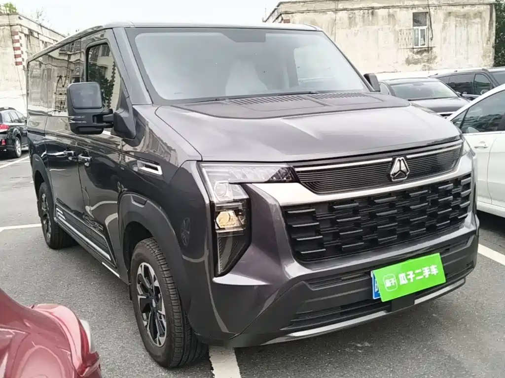 Sinotruk Xianfeng V 2025 2025 Multi-function PRO 2.0T Auto Short Wheelbase Low Roof