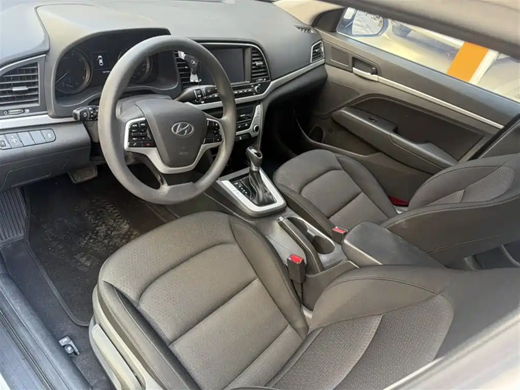 Hyundai Elantra 2016 Model 1.6L Automatic Smart Elite фото 13