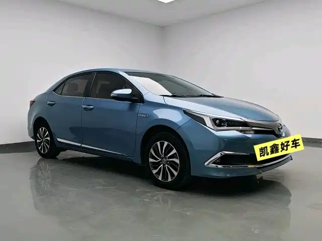 Toyota Corolla 2016 Dual Hybrid 1.8L E-CVT Elite Edition фото 3